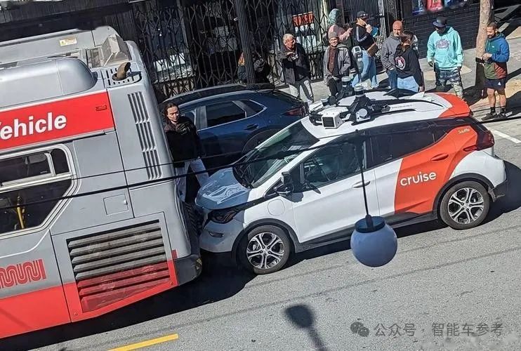 Robotaxi全球三強(qiáng)之一突然倒下：燒光700億落地百余輛，事故不斷金主果斷斷供