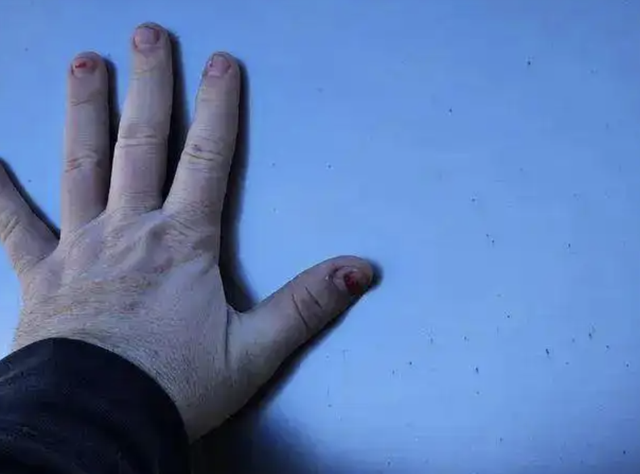 首批交付的賽博皮卡，已經(jīng)開始生銹了