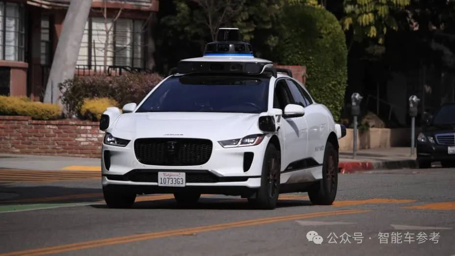 硅谷無(wú)人車被打砸搶燒